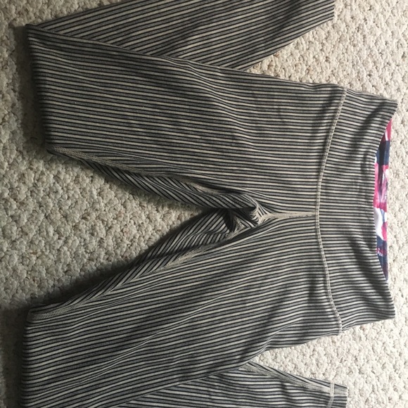 Lululemon Vertical Stripe Wunder Under Size 6 - Picture 2 of 4
